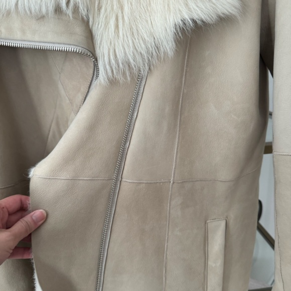 Vince  Beige Shearling Jacket Coat Sz Small - Picture 10 of 11